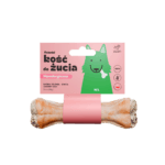 Wytrzymała Azanki Kość do żucia M/L o długości 17cm, wykonana z naturalnej skóry jelenia z dodatkiem mięsa owczego i jagód goji, dedykowana dla dużych psów.