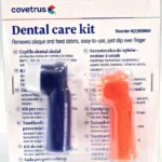 Zestaw dwóch białych szczoteczek do zębów Covetrus z ergonomiczną rączką, przeznaczonych do pielęgnacji jamy ustnej u psów i kotów.