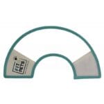 Przezroczysty kołnierz pooperacyjny Fit4Pets z niebieskim miękkim obszyciem krawędzi i szerokim zapięciem na rzep ułatwiającym regulację.