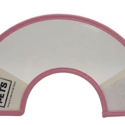 Przezroczysty kołnierz pooperacyjny Fit4Pets z różowym miękkim obszyciem krawędzi i szerokim zapięciem na rzep ułatwiającym regulację.