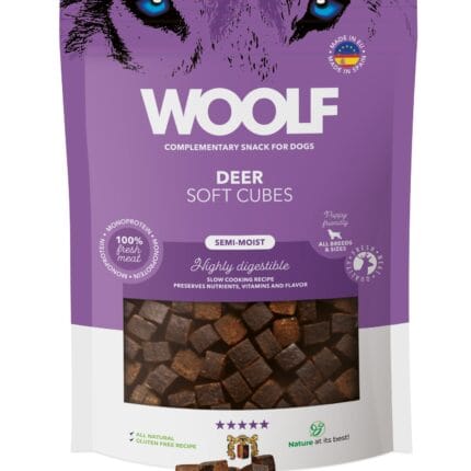 Półwilgotne przysmaki dla psa Woolf Soft Cubes Deer 100g w formie miękkich, ciemnych kostek z mięsa jelenia.