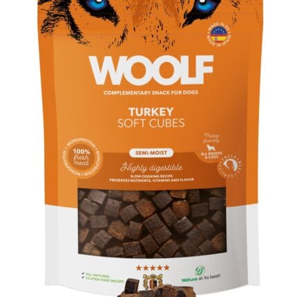 Półwilgotne przysmaki dla psa Woolf Soft Cubes Turkey 100g w formie miękkich, jasnobrązowych kostek z mięsa indyka.